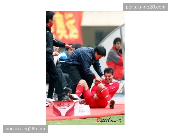 斯坦丘右腿绷带固定带伤作战 大连核心需合理轮休保护